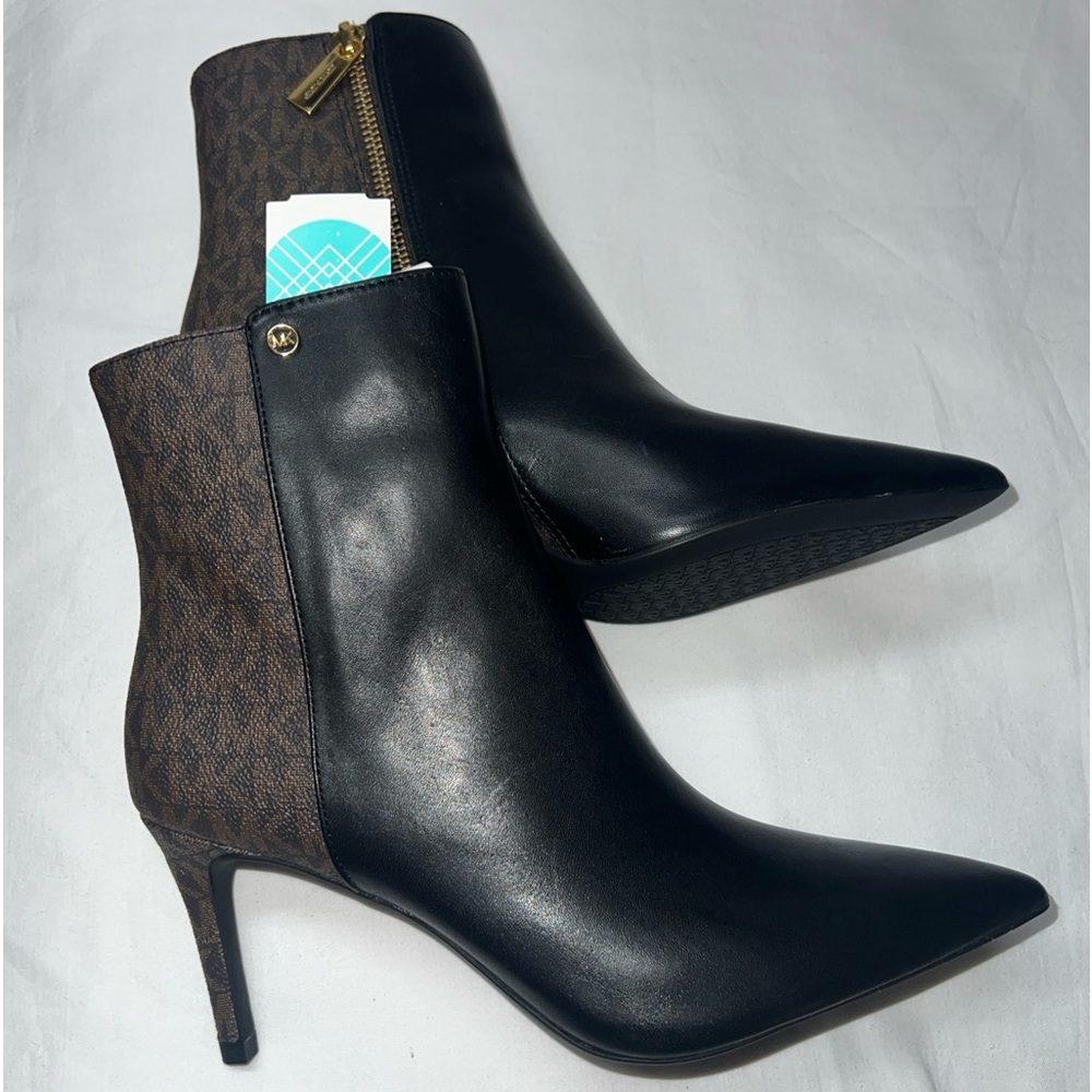 Brand New Michael Kors Women's Dorothy,  Flex Mid Bootie Black Leather Sz 6 Logo